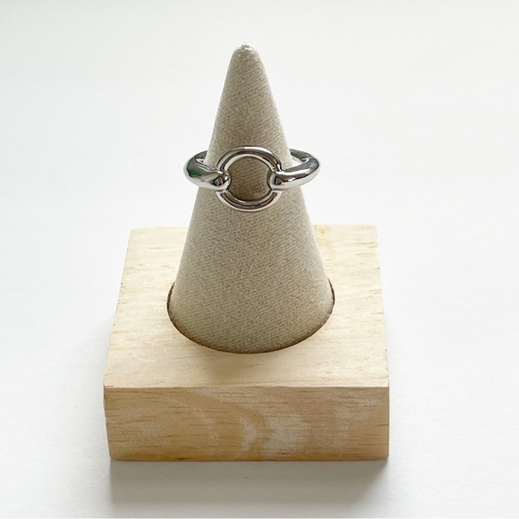 NWT Silver Tone Scarf Ring - Picture 2 of 7